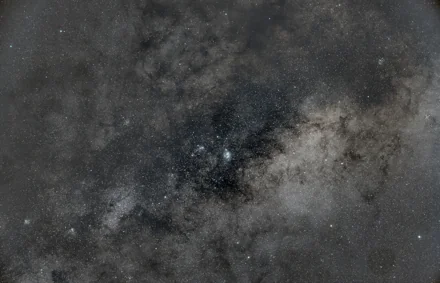 A dense field of stars and dark dust around the Lagoon Nebula